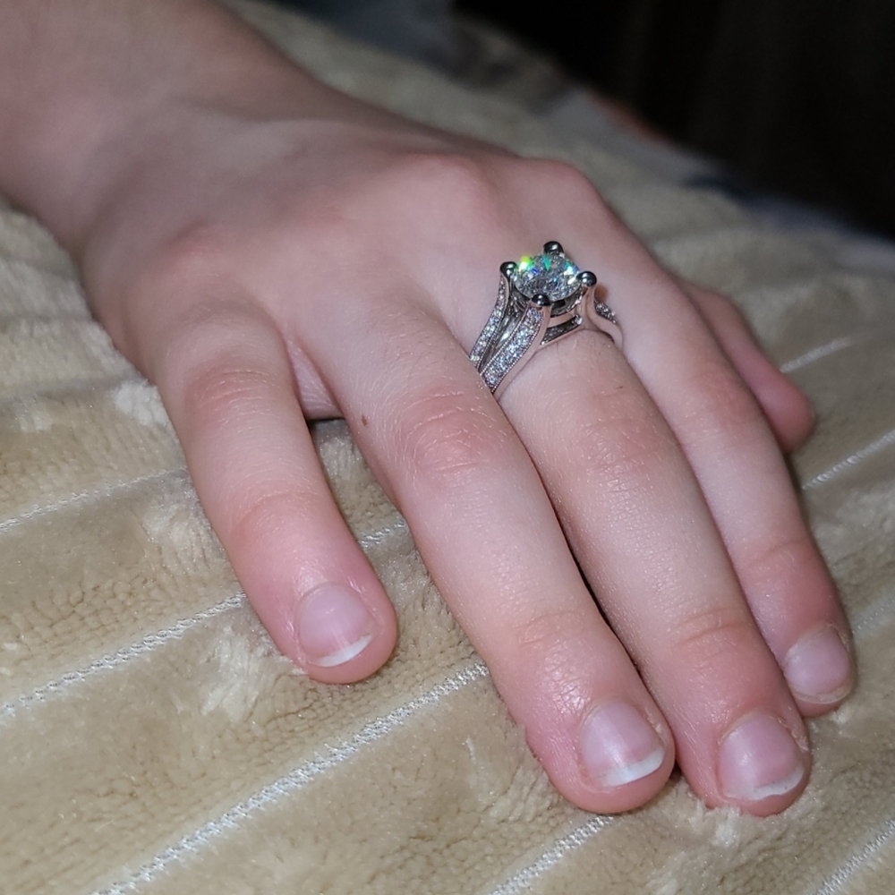 Brand New Womens Custom 18k gold stamped diamond engagement Ring with appraisal